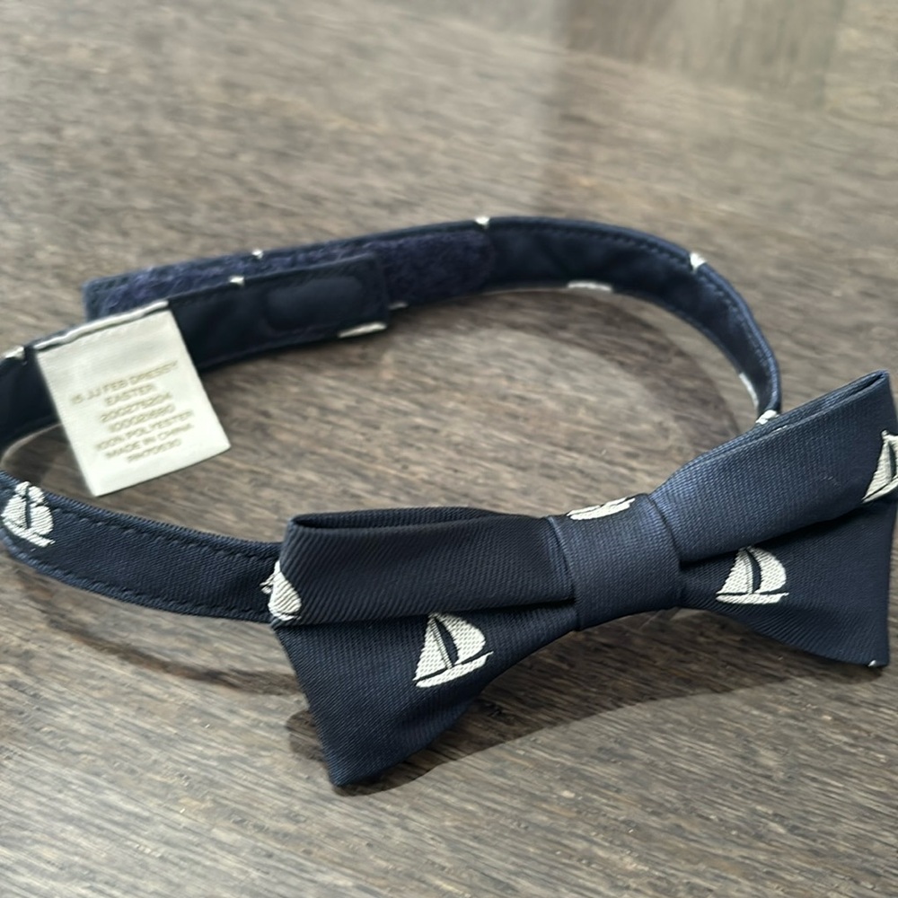 Janie & Jack bow tie- navy sailboats (Up to 3T)